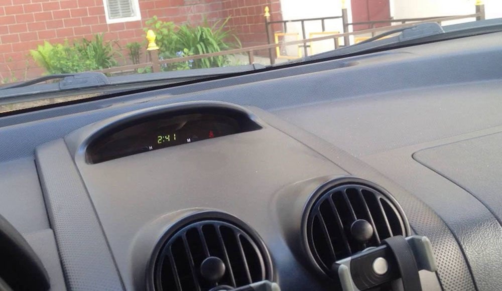 Почему при включении кондиционера в отсеке слышно шипение?