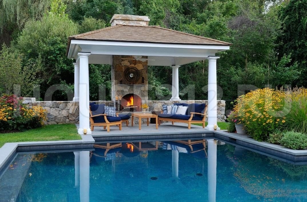 Беседка у пруда