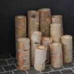 Отделайте очаг подходящим красноватым цветом.