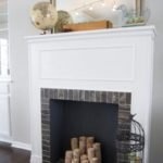 Отделайте конструкцию белым цветом.