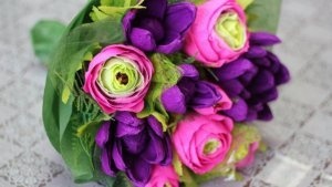 Как сделать цветы из гофрированной бумаги своими руками. ТОП-6 простых мастер-классов + 125 FOTO
