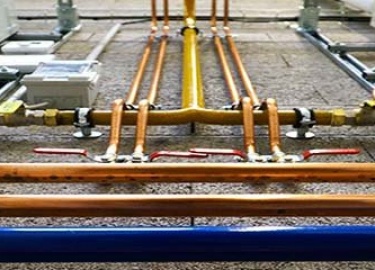 Как функционирует двухтрубная система отопления. Схемы с верхней и нижней разводкой, сравнение двухконтурных водяных систем. Расчет сечения и диаме...