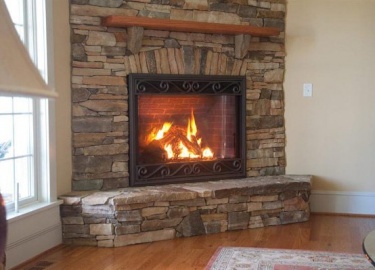 Камин – это воплощение теплоты и уюта. Чтобы он стал настоящим украшением дома, необходимо правильно подобрать материал для облицовки камина. Он до...