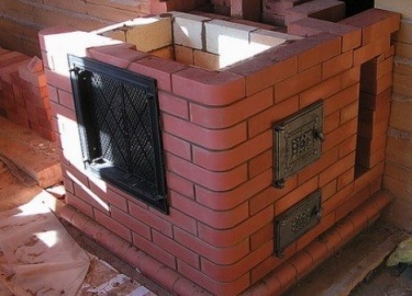 Пошаговая инструкция по изготовлению фундамента под печь. Подробное описание действий при сооружении бутобетонного и бетонного основания. Требовани...