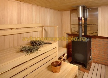 Русская баня и финская сауна, отличаются влажностью и интенсивностью нагрева воздуха в парной. В случае парилки в русской бане, оптимальны условием