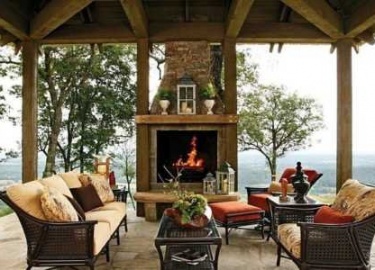 Рассмотрены различные варианты каминов для беседки: декоративный и для приготовления пищи, совмещенный с печным комплексом.