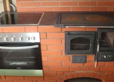 Плиты, используемые не только для отопления, но и для приготовления пищи: конструкция, материалы, безопасность
