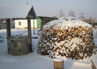 Примеры укладки дров на участке и их описание. Пошаговое описание с фото, как сложить круглую поленницу своими руками.