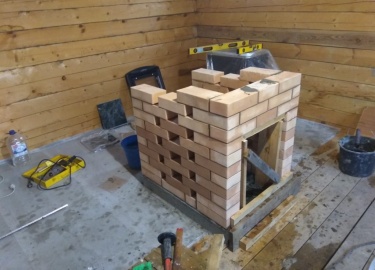 Установка подиума для кирпичной печи и банной печи, фото с результатами работ
