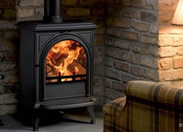 В этой статье поговорим о том, что из себя представляет настоящий дровяной камин. Разберем виды каминов – с водяным и воздушным отоплением, а также...