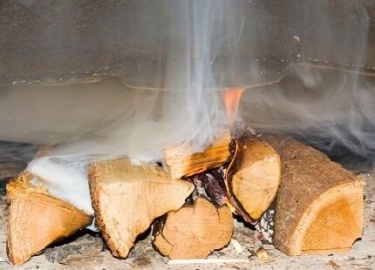 Средства для чистки дымоходов: обзор химических препаратов, народных способов и технического метода. Причины и необходимость чистки дымохода от сажи.