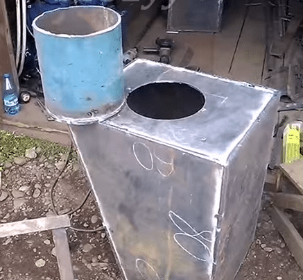 Приварите кусок трубы внутри корпуса нагревателя
