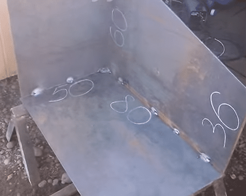 Сварка корпуса из листовой стали, вырезанной в соответствии с чертежом
