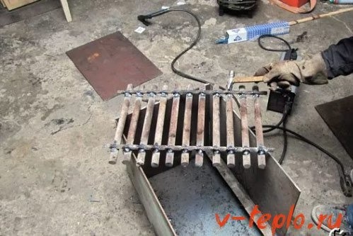 приварить решетку
