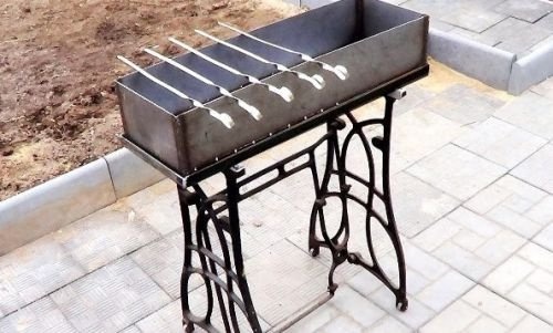 Мангал на кованых ножках