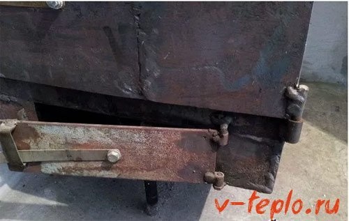 Сделайте дверцу для хранения дров
