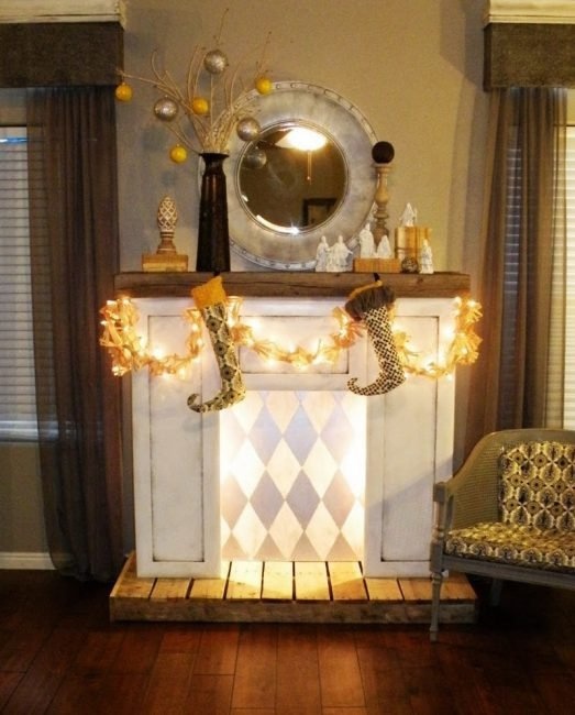 Украсьте свой камин различными украшениями из магазина

