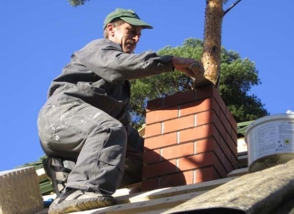 Строительство дымохода из кирпича