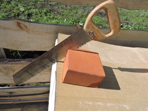 Резка кирпича