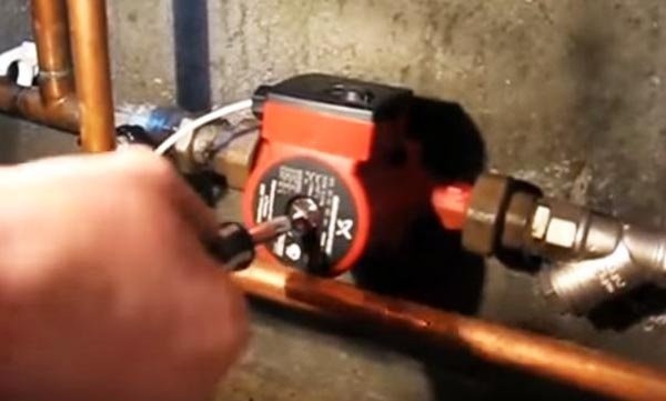 Откручивание винта насоса