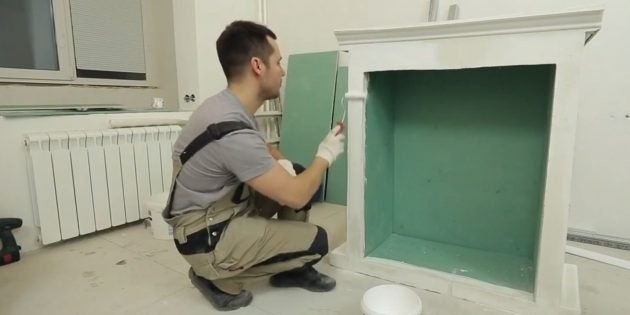 Покрасьте белой эмалью на водной основе.