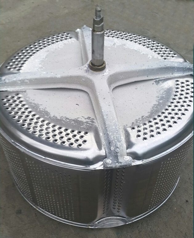 изображение барабана стиральной машины с поперечной трубой и валом