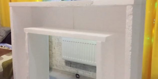 Ручная работа: сделайте три прямоугольника и приклейте их в углублениях