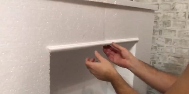 Как сделать камин своими руками: обрамить камин тонким потолочным плинтусом с лицевой стороны