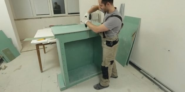 Ваш собственный декоративный камин: склейте все поверхности декоративного камина вместе