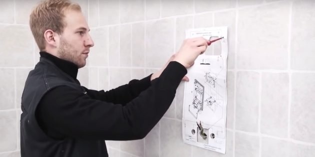 Установите радиатор.