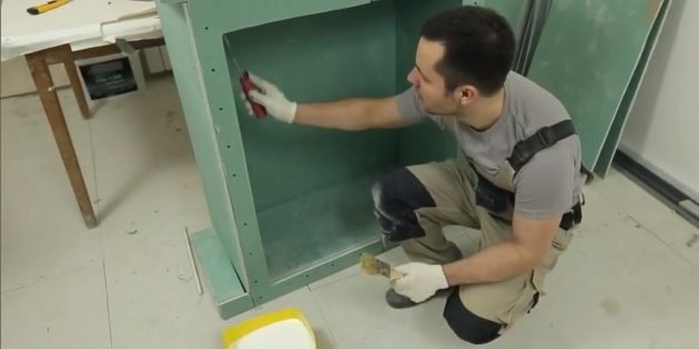 Декоративный камин для самостоятельной сборки: загрунтуйте все поверхности камина