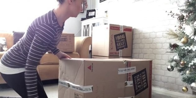 Декоративный камин ручной работы: сделайте две колонны из коробок одинакового размера