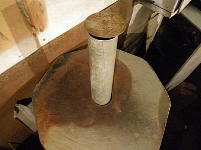 Крышку также можно использовать в качестве плиты для нагрева воды.
