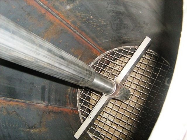 Телескопический воздуховод хорошо виден
