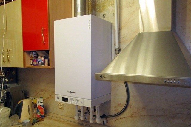 Для квартиры лучше всего подходит настенный котел - он компактен, не занимает много места и прекрасно вписывается в интерьер.
