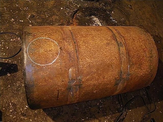 Разметка отверстия для выпускного патрубка
