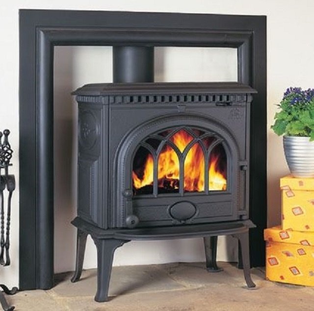 Чугунные отопительные плиты - лидеры по количеству эксплуатационных преимуществ. Однако это решение не лишено недостатков...
