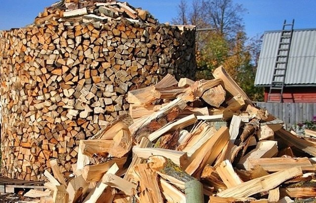 Особое внимание следует уделить качеству древесины, иначе дорогую плиту можно очень быстро потерять.
