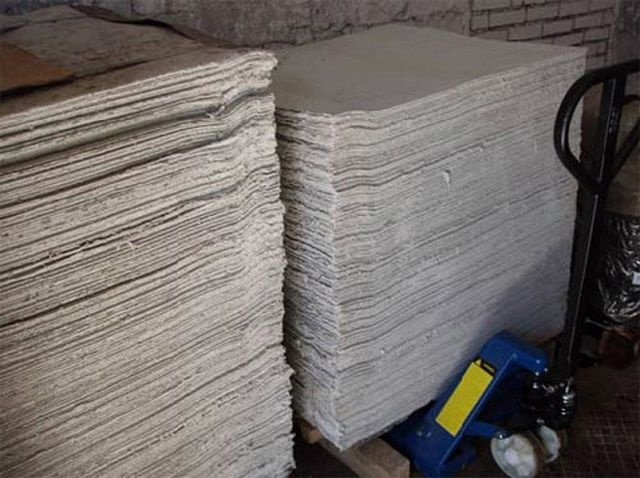 Асбестовые листы - отличный материал для термостойких уплотнений.
