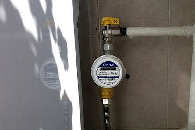 При автономной системе отопления вы платите только за фактически потребленную энергию - по показаниям счетчика.
