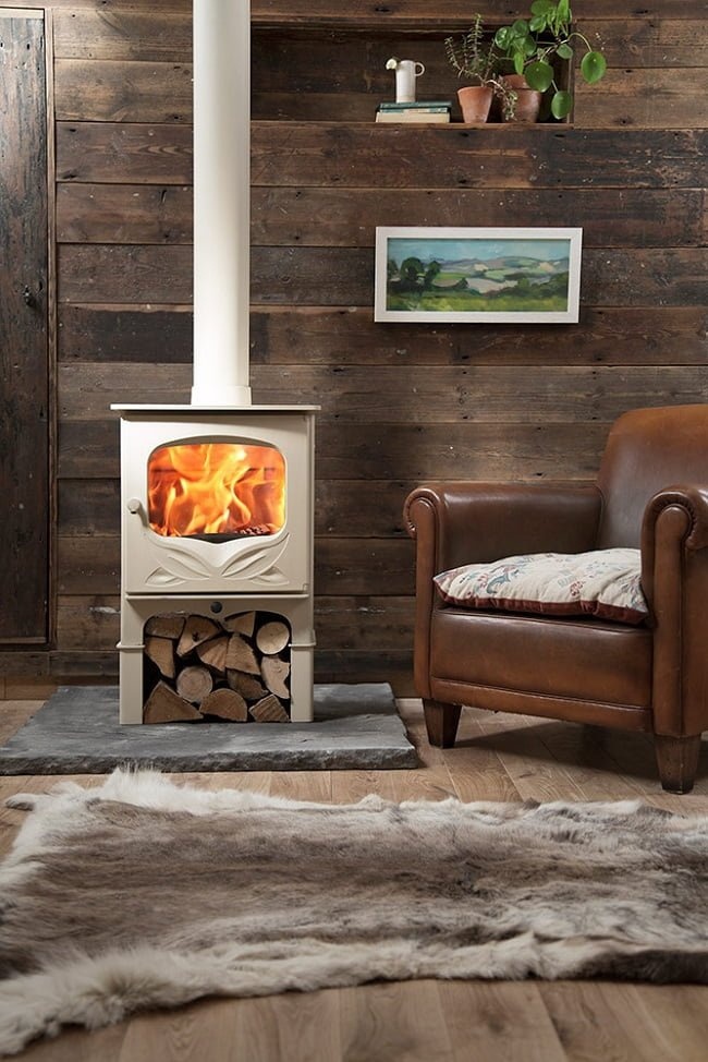 Современные камины настолько мобильны, что их можно разместить где угодно.