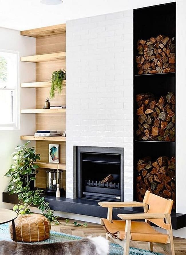 Камин в доме - это не только источник тепла, но и красивое украшение интерьера.