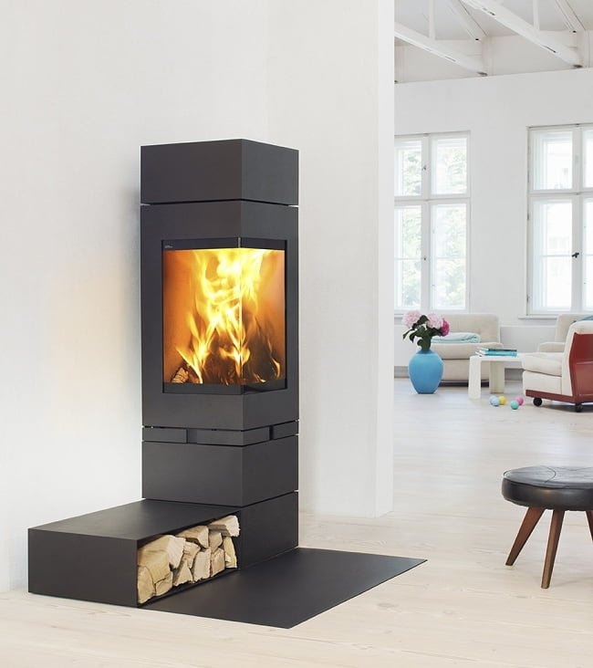 Камин придает помещению элегантность и неповторимость.