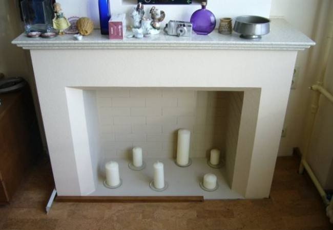 Фальш-камин в комнате