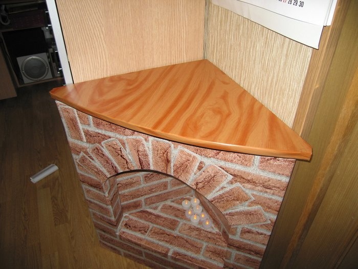 Украсить тематическими обоями
