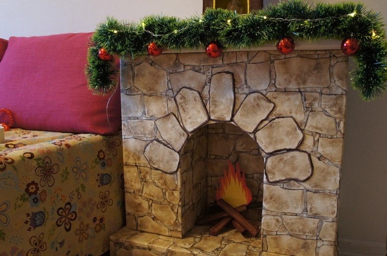 Печатная клейкая бумага с изображением камина
