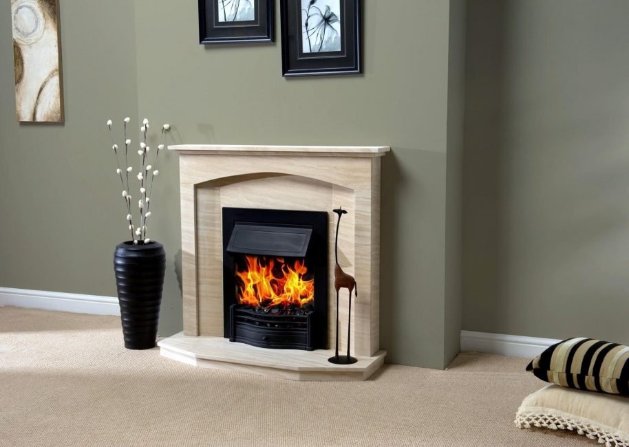 Используйте понравившийся вам материал для изготовления камина
